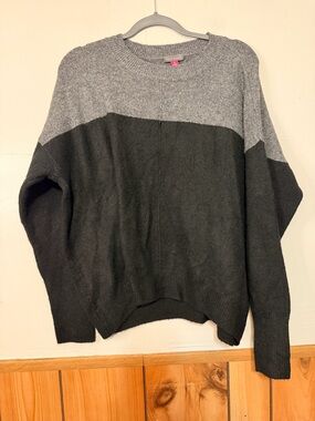 Vince Camuto Two-Tone Gray and Black Crewneck Sweater